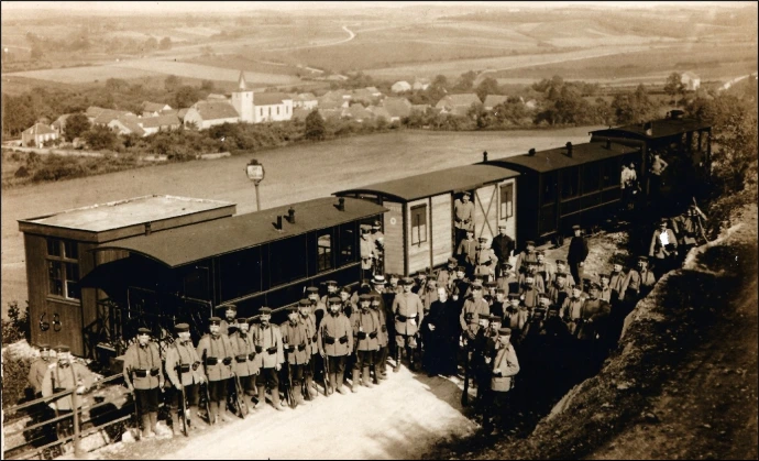 Un contingent allemand à l’arrêt de Ny
