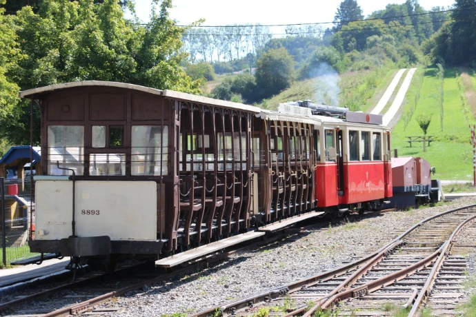 Baladeuse B 8893 du TTA